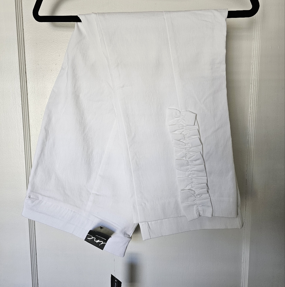 NWT INC International Concepts white ruffled detail capris 16